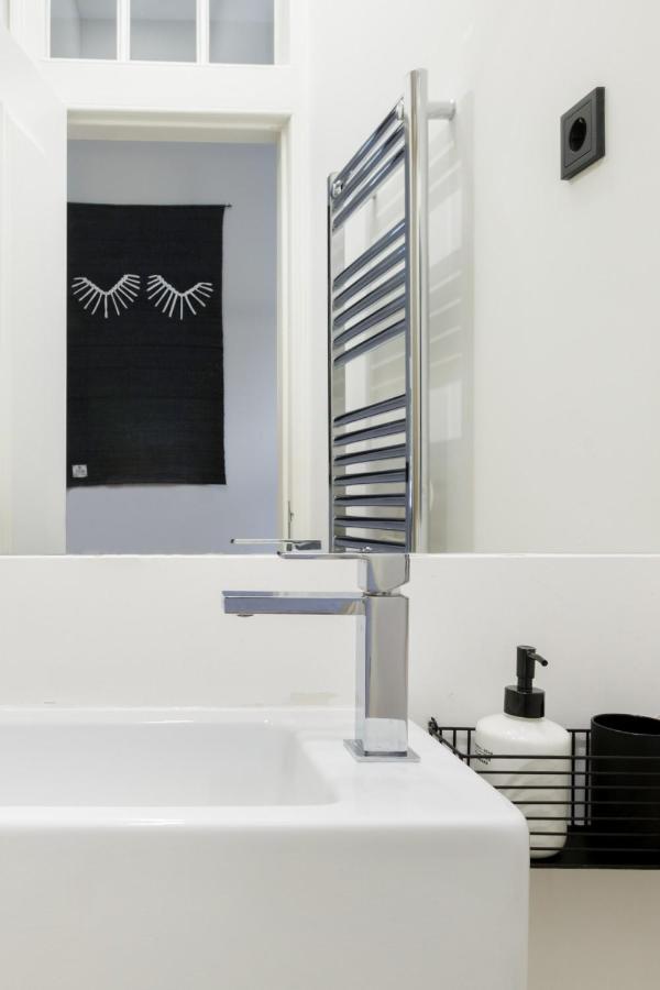 Update Urban Chic Flat In 19Th Century Building 2 Bedrooms & 2 Bathrooms & Ac Central Alfama District Lisbon Luaran gambar