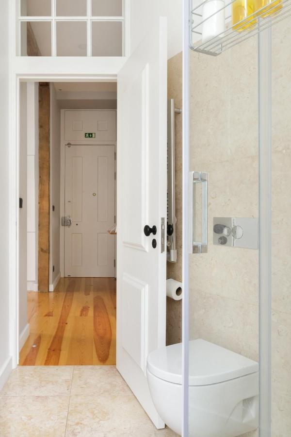 Update Urban Chic Flat In 19Th Century Building 2 Bedrooms & 2 Bathrooms & Ac Central Alfama District Lisbon Luaran gambar
