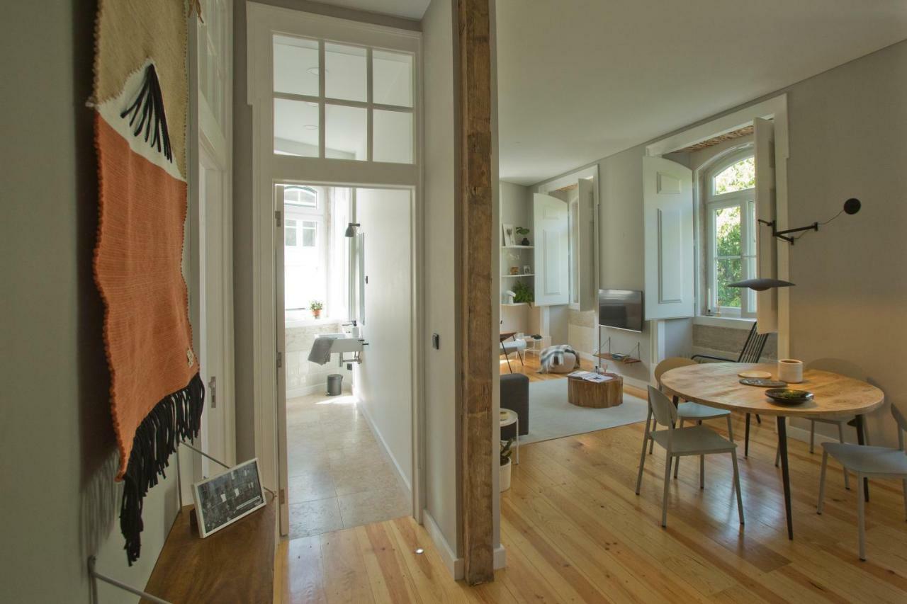 Update Urban Chic Flat In 19Th Century Building 2 Bedrooms & 2 Bathrooms & Ac Central Alfama District Lisbon Luaran gambar