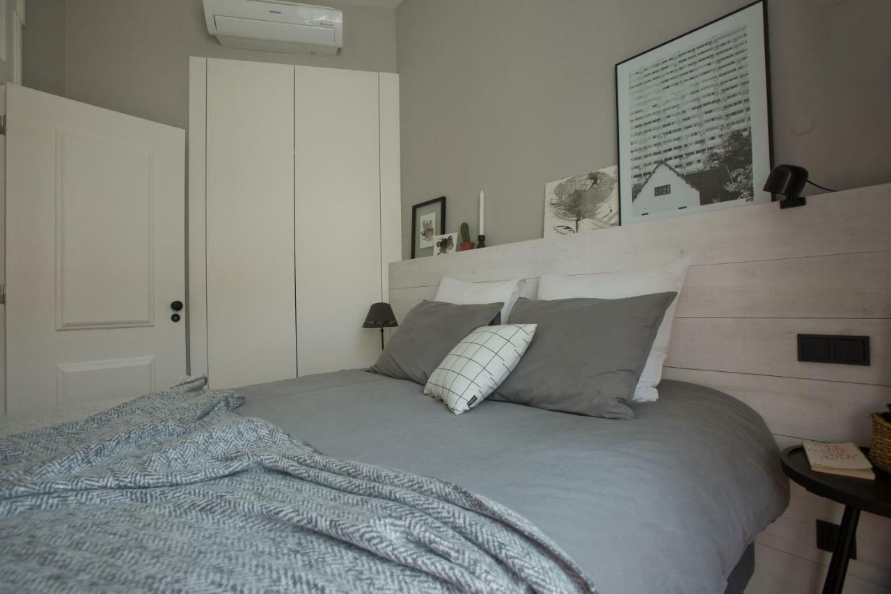 Update Urban Chic Flat In 19Th Century Building 2 Bedrooms & 2 Bathrooms & Ac Central Alfama District Lisbon Luaran gambar