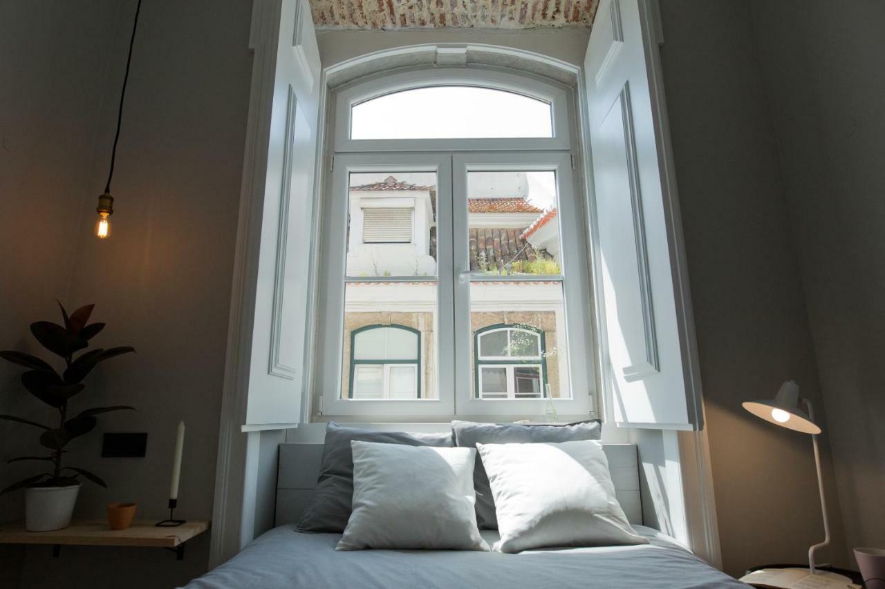 Update Urban Chic Flat In 19Th Century Building 2 Bedrooms & 2 Bathrooms & Ac Central Alfama District Lisbon Luaran gambar